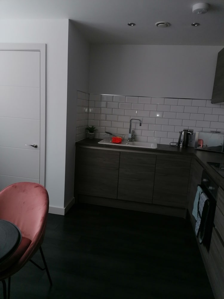 1-bed Apt Sleeps 2 With Free Parking view 3