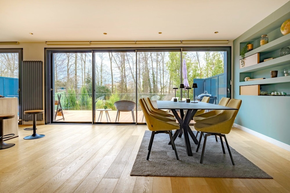 Paris Garden River residence