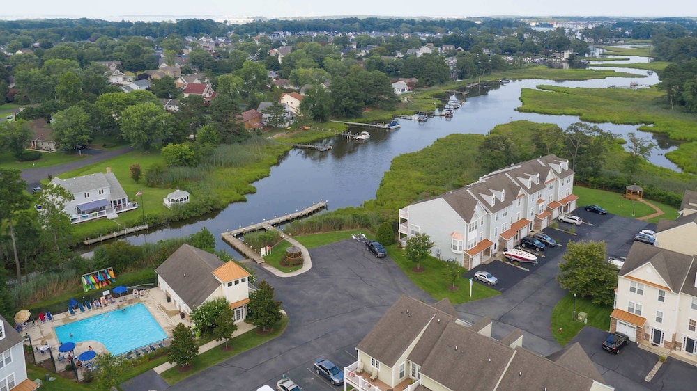 Creekside Getaway Stay for 8