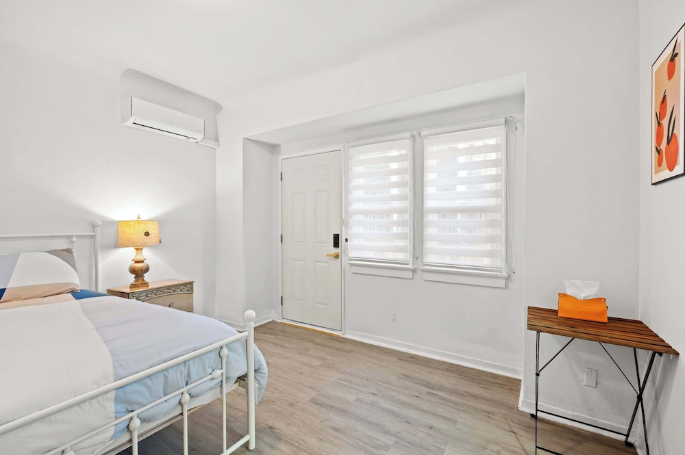 Cozy Home Near LA With Full Kitchen Laundry