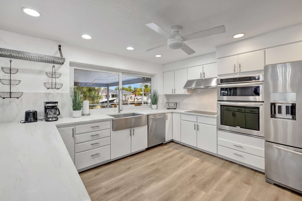Waterfront Paradise Chic 3 BDR