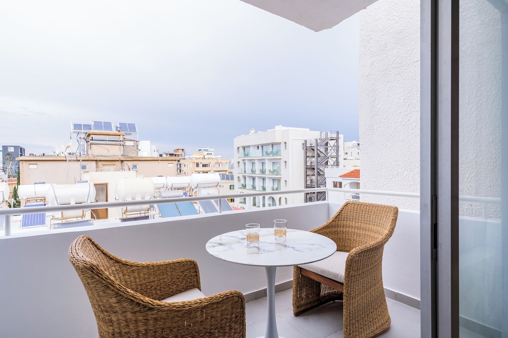 Dune - 1BR & Balcony in Mackenzie