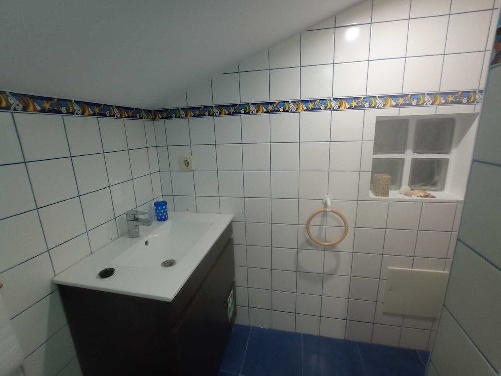 Charming 3-bed Apartment With sea & Mountain View view 5