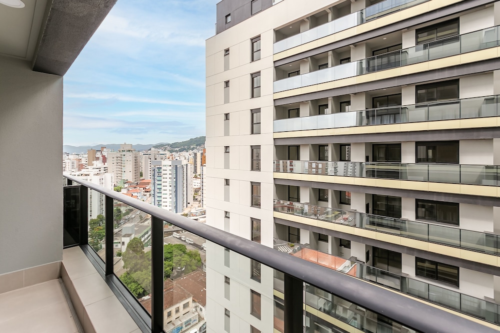 Studios Tower by Viva - Prédio com piscina e estacionamento no centro de Floripa
