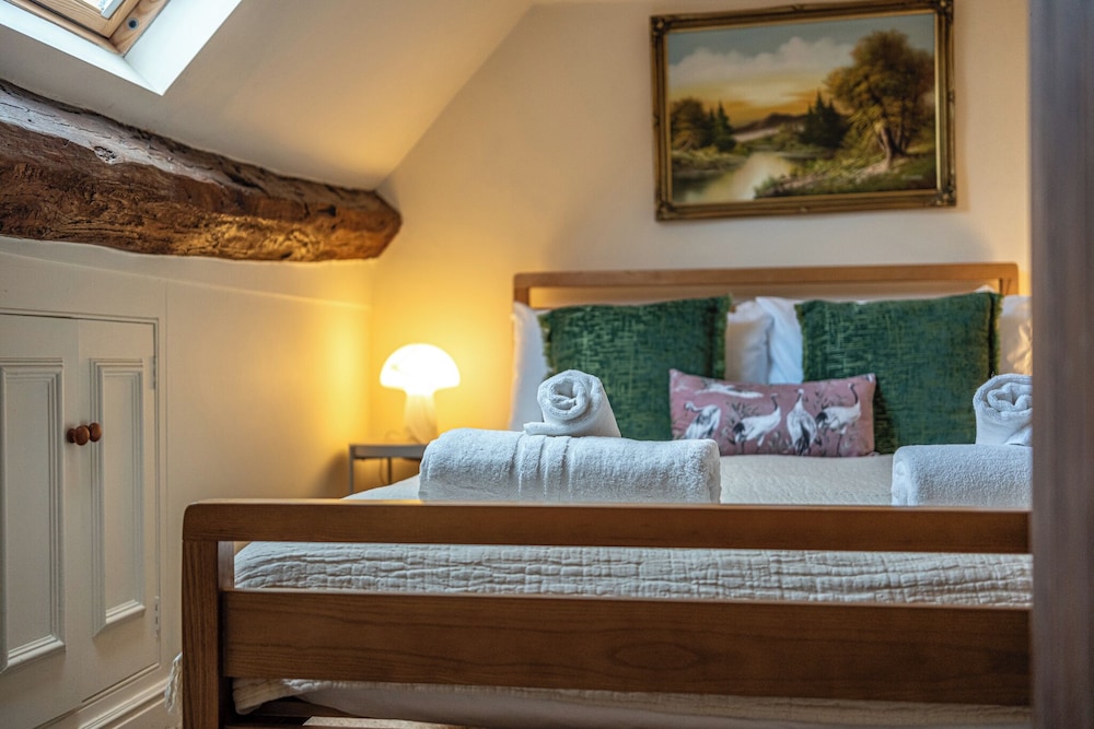 The Threshing Barn-Stunning 5 BD Retreat