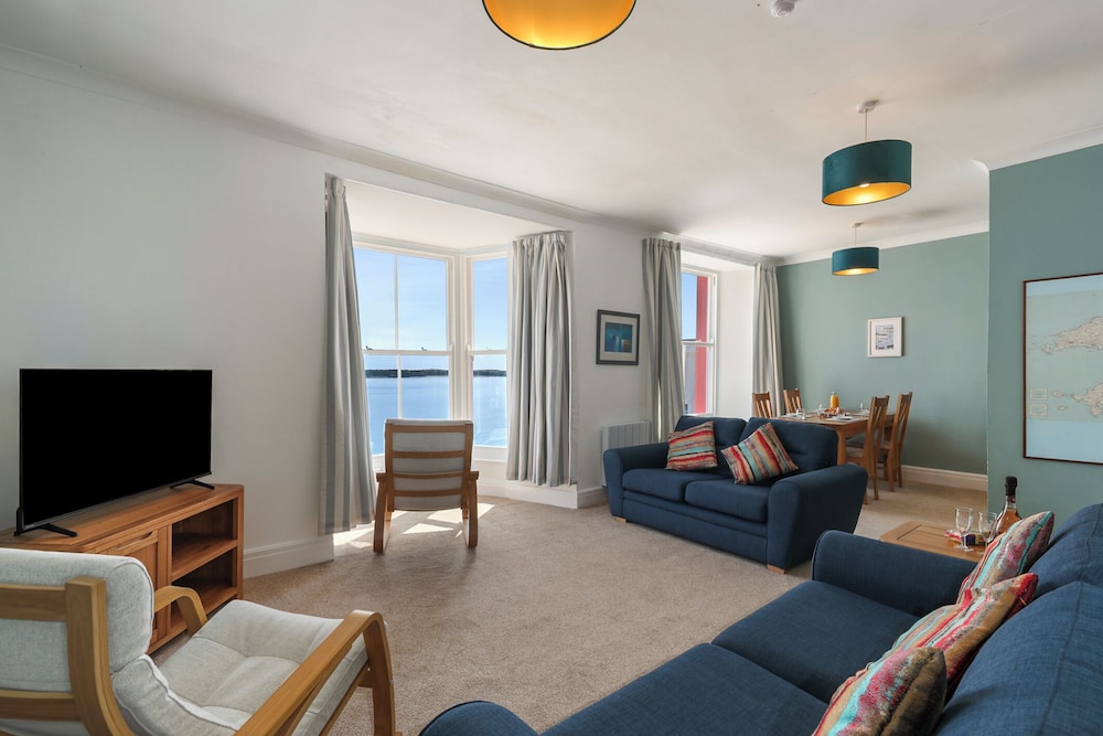5 Paragon Court - Sea Front Apartment