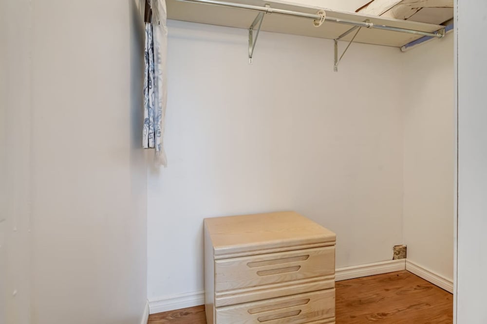 Comfortable Whitby 2 Bedroom Lower Suite