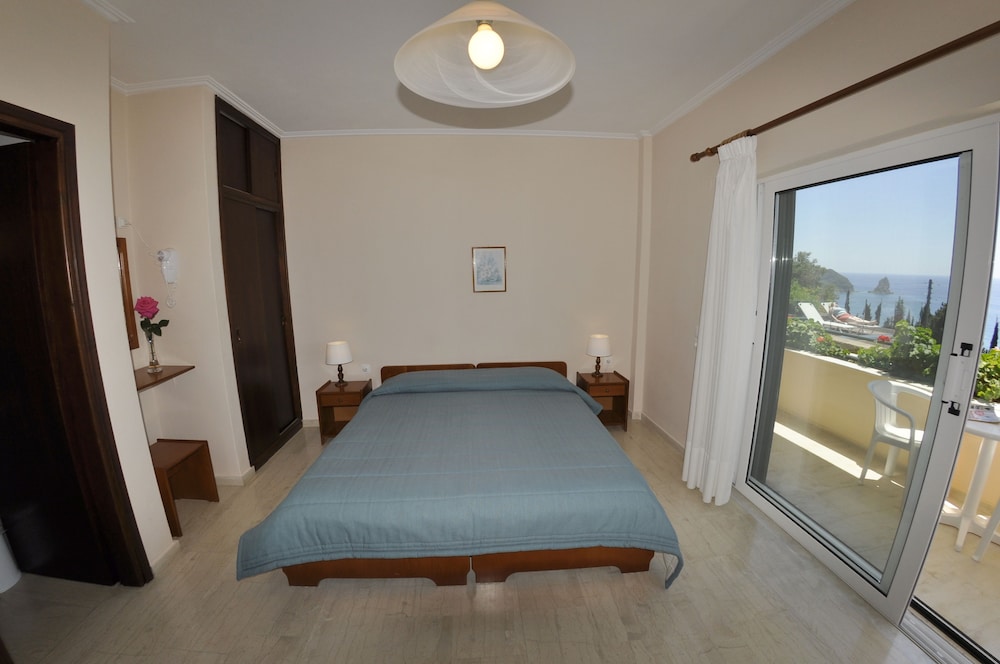 Pelagos Apartments photo 3