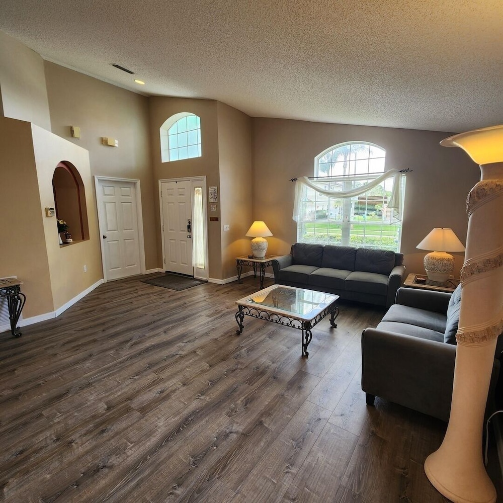 LKB4705AW 4 Bedroom villa in Lake Berkley 4 Home