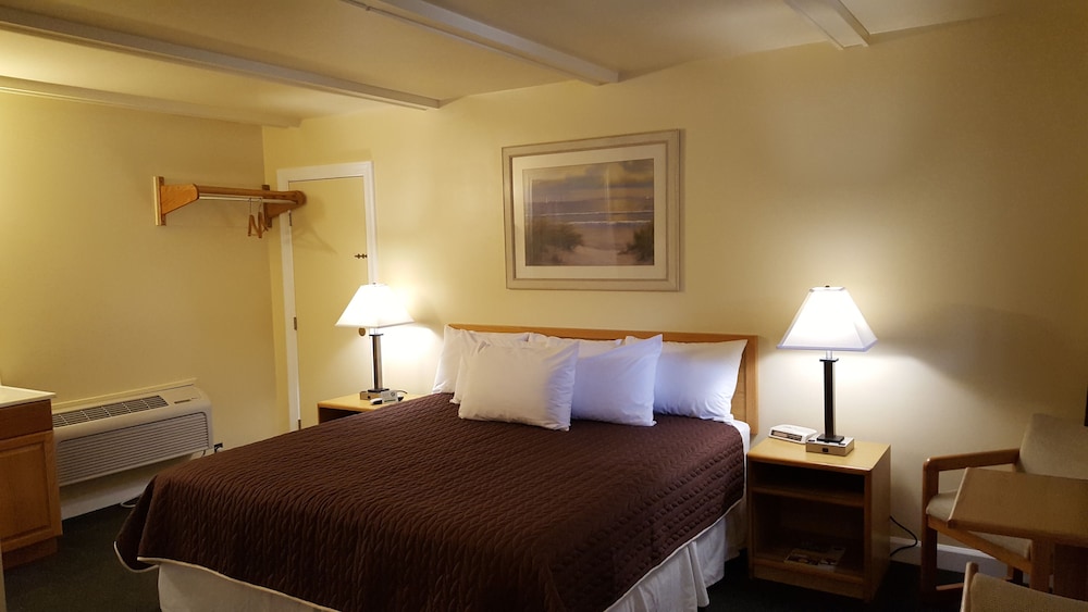 Captain's Quarters Motel - Property Image 35