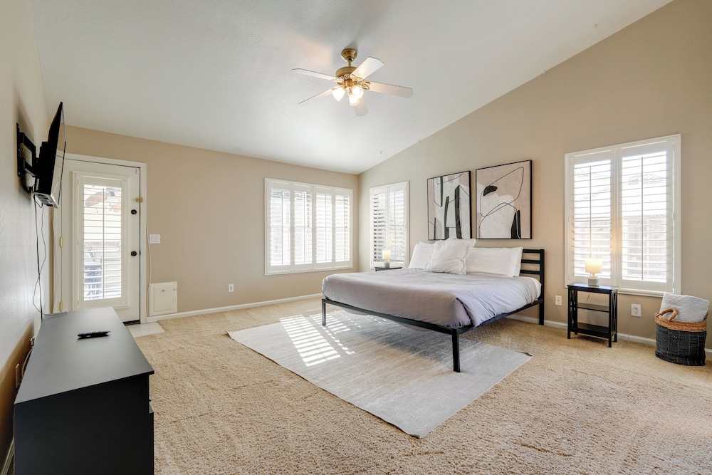 Private Pool & Patio: Spacious Gilbert Getaway!