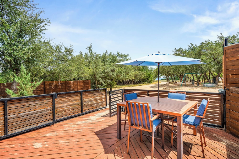 Contemporary 3BR Country Gem Swim Spa Fire Pit