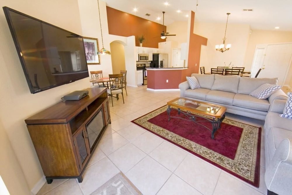 Luxury Home near Restaurants