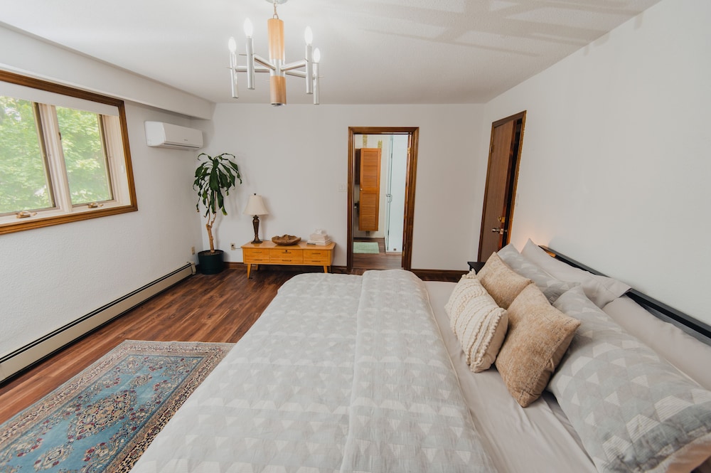Servus Stratford view 3