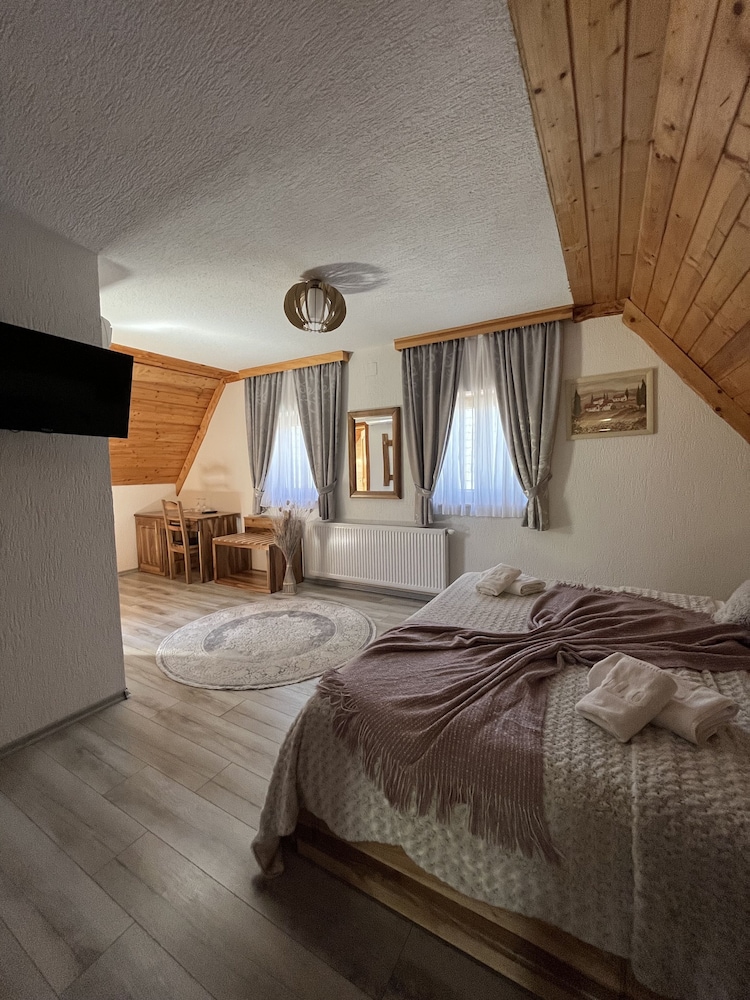 Rustic Inn River 2