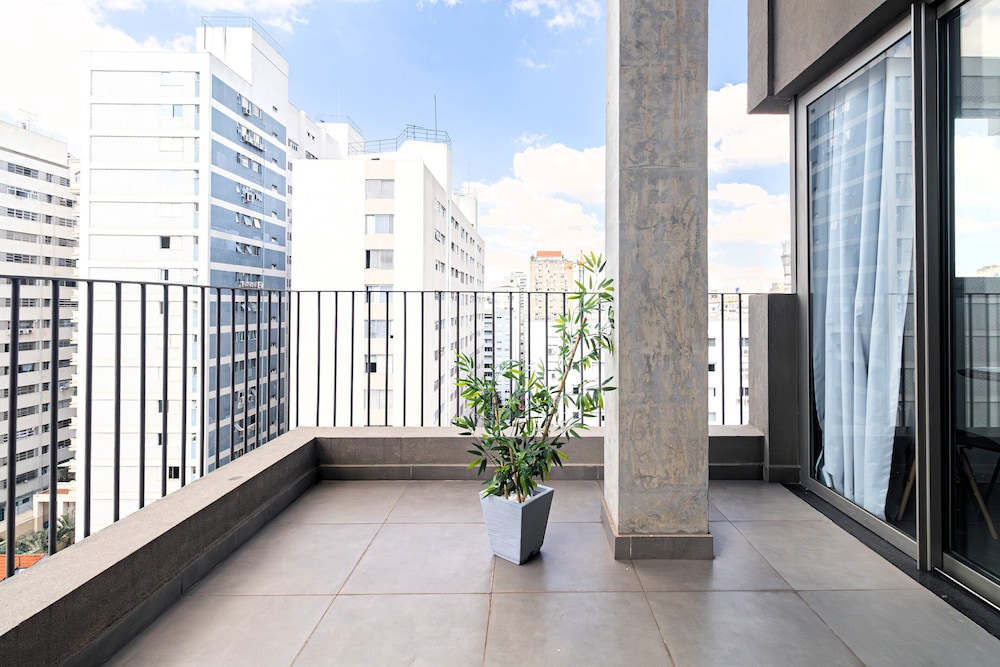 Duplex com piscina e academia