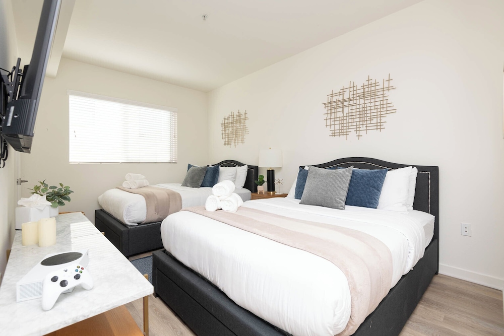 Hollywood Apartment Near Walk of Fame