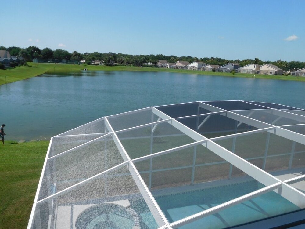 Spacious 6-bedroom Home in Hampton Lakes Perfect for Family Getaways!