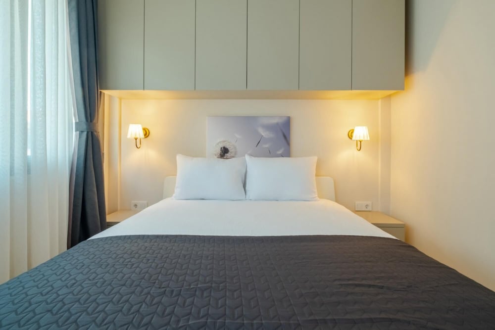 Spectacular Flat Near Bull Statue in Kadikoy