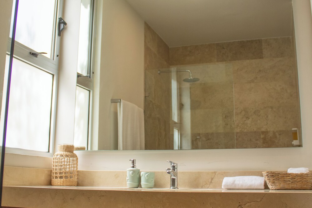 NHOA 111A 2BR Condo Pool access