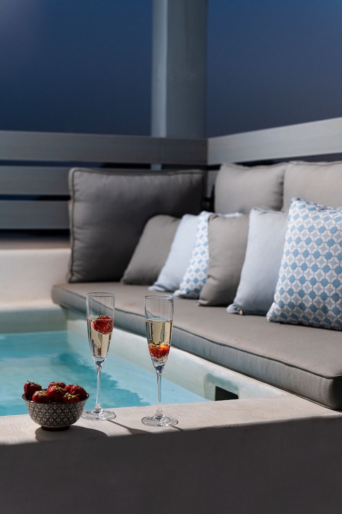 Hosting Moments Flat with Private Mini Pool view 3