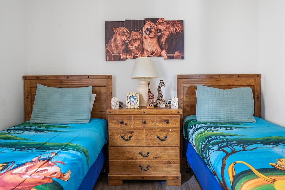 Entertaining Game Room 4BR Near Disney