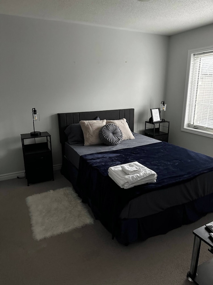 Cozy Whitby Retreat - 2 Bedroom Private House