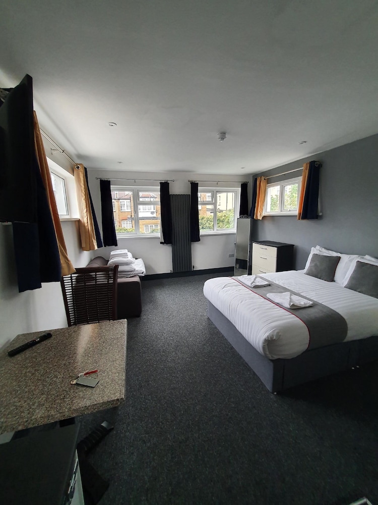 Devine Beach Hotel, Westcliff Southend-On-Sea