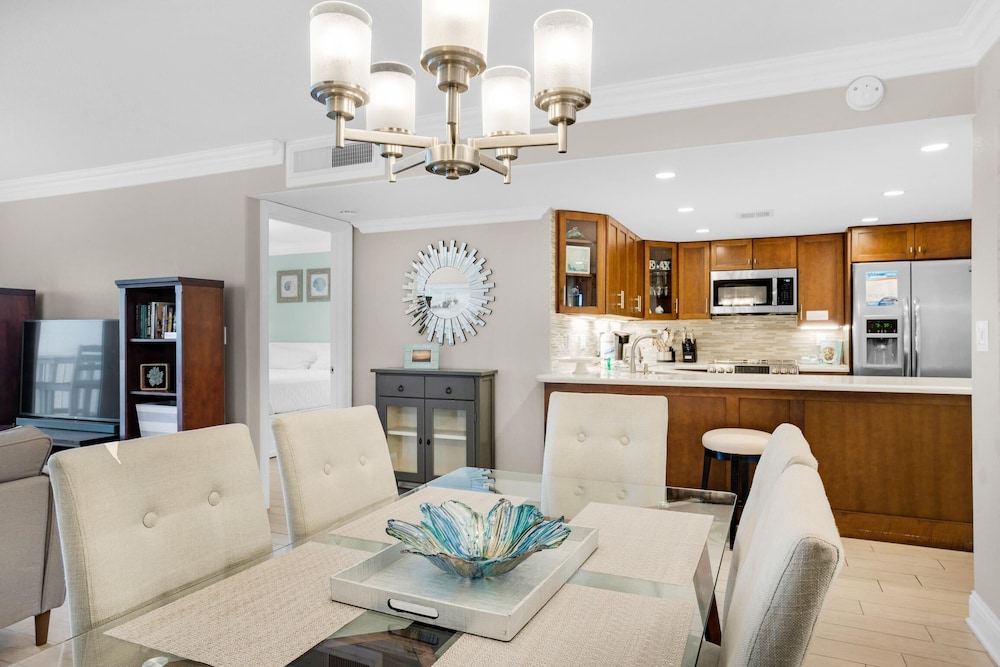 Holiday Surf and Racquet Club 216