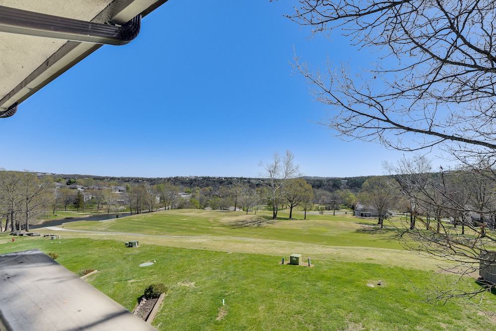 5 Mi to Strip! Pointe Royale Condo w/ Indoor Pool view 2