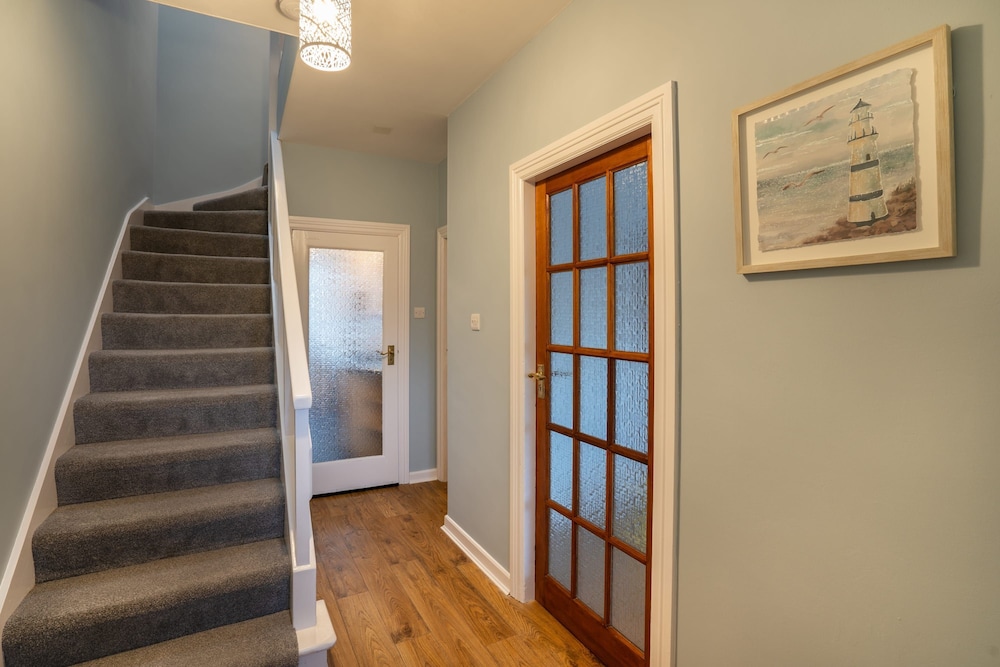 Large-2 Bed House-free Parking