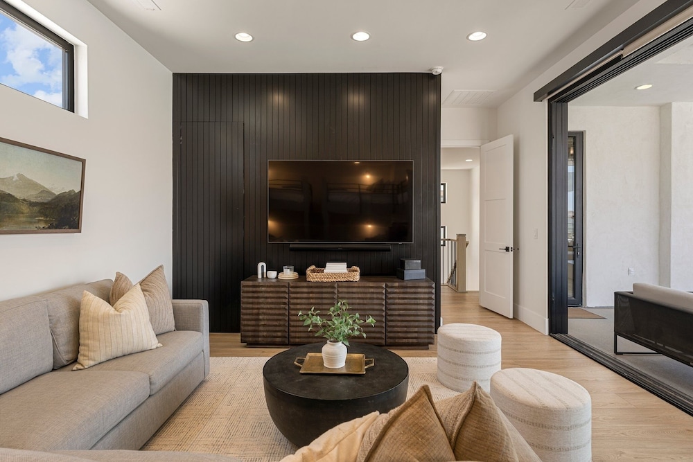 Luxury Beachside 7 Bedroom Home