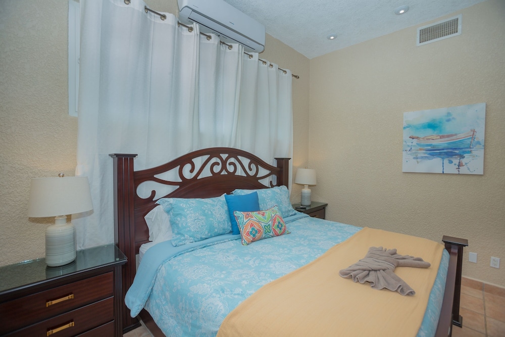 Coral Sands #6 2 Bedroom Condo by RedAwning view 5