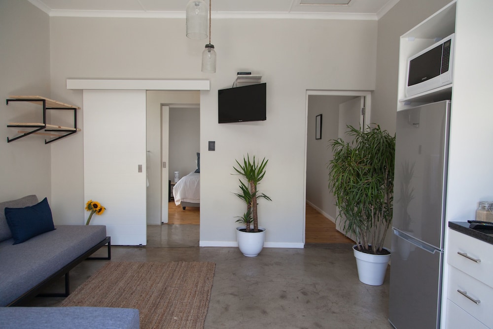 Loddeys Guesthouse