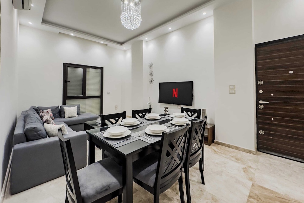 Xuru Stays I Valory - 5 Min to Airport
