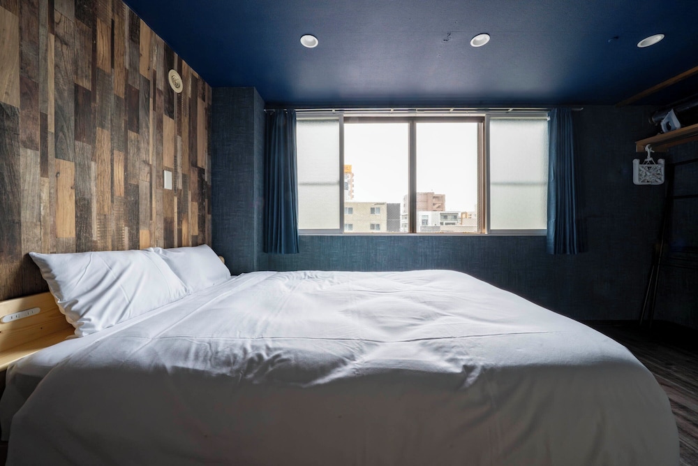 SILK COURT 403