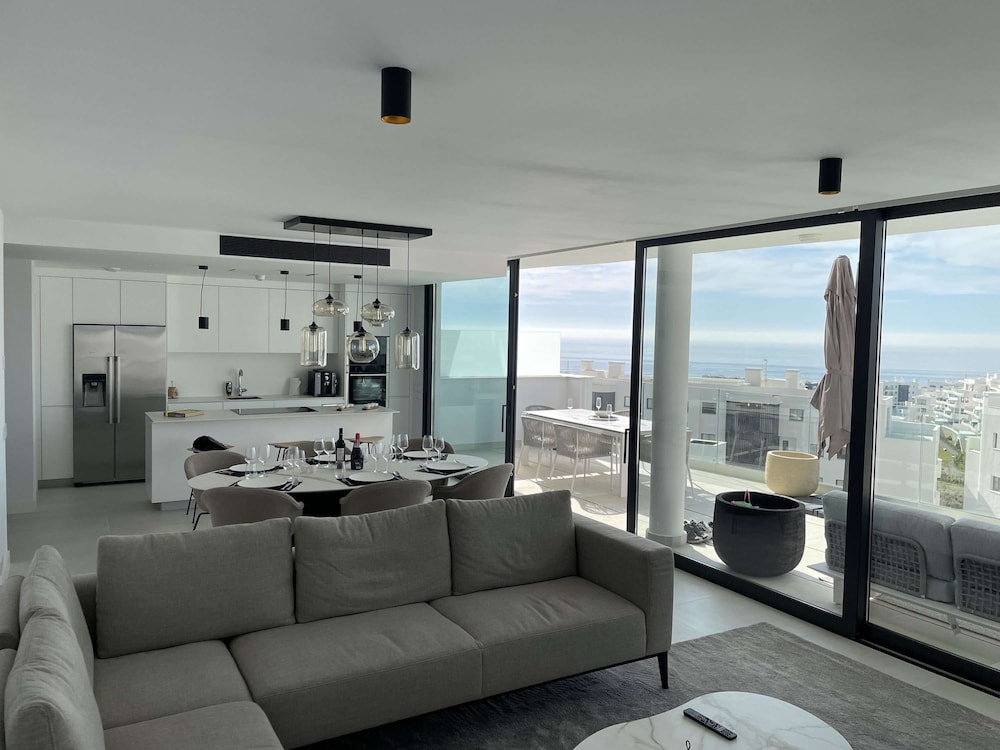 Huswell - Oceanview Stay in Higuer n West