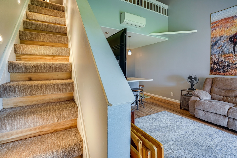 Kaunakakai Vacation Rental w/ Pool Access & A/c!