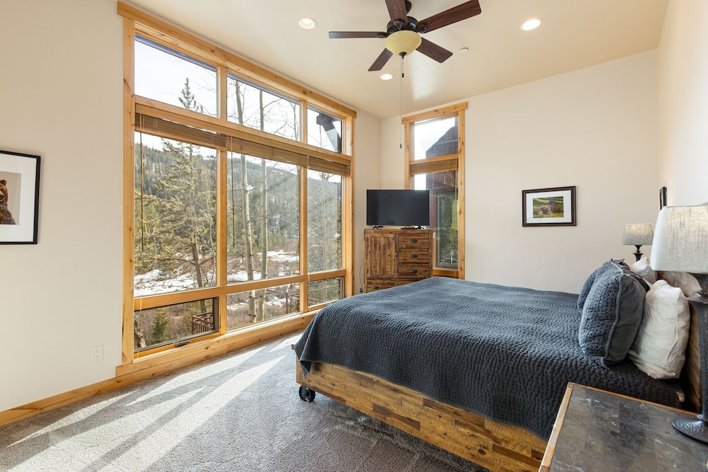 8201 Mill Creek - Private Hot Tub! 3 Bedroom Condo by RedAwning view 4