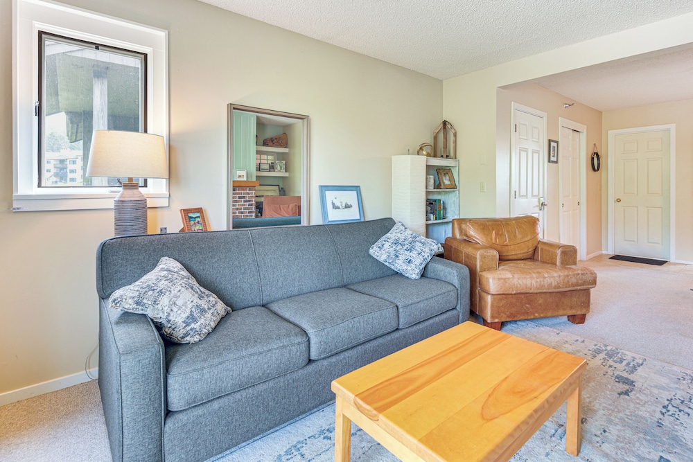 Walk to Bolton Valley Resort: Condo w/ Mtn Views!