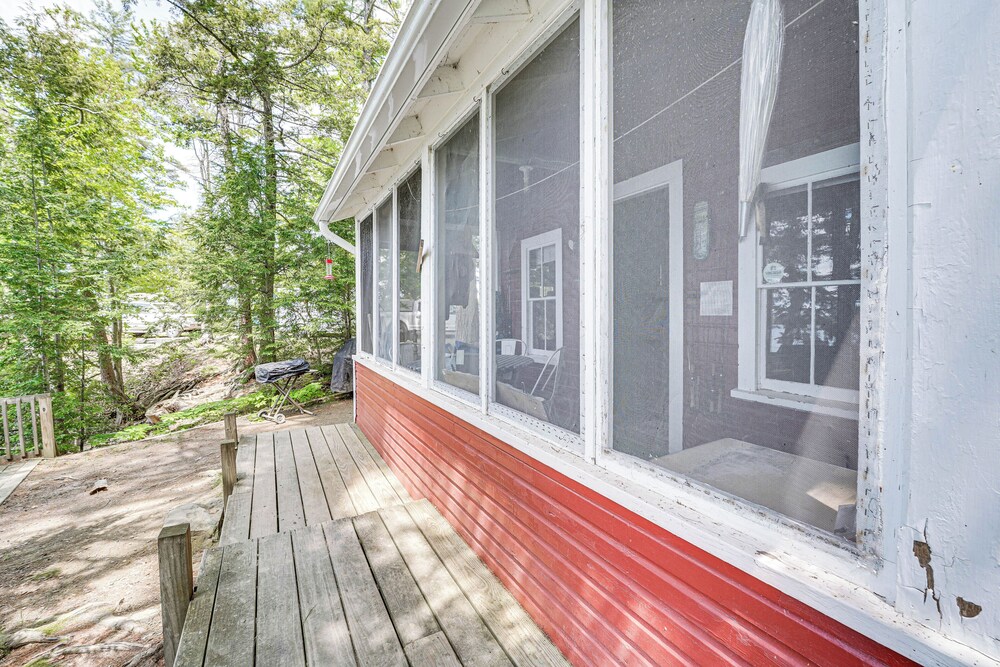 Peaceful Lakefront Maine Cabin w/ Sunset Views