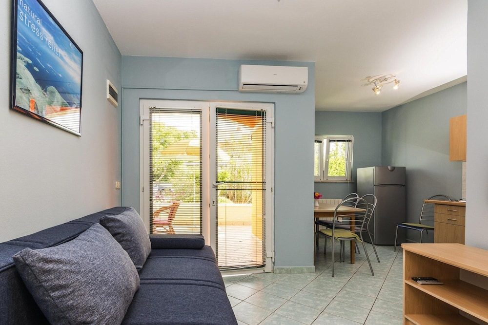 Apartment in Nin With Pool Near the Beach