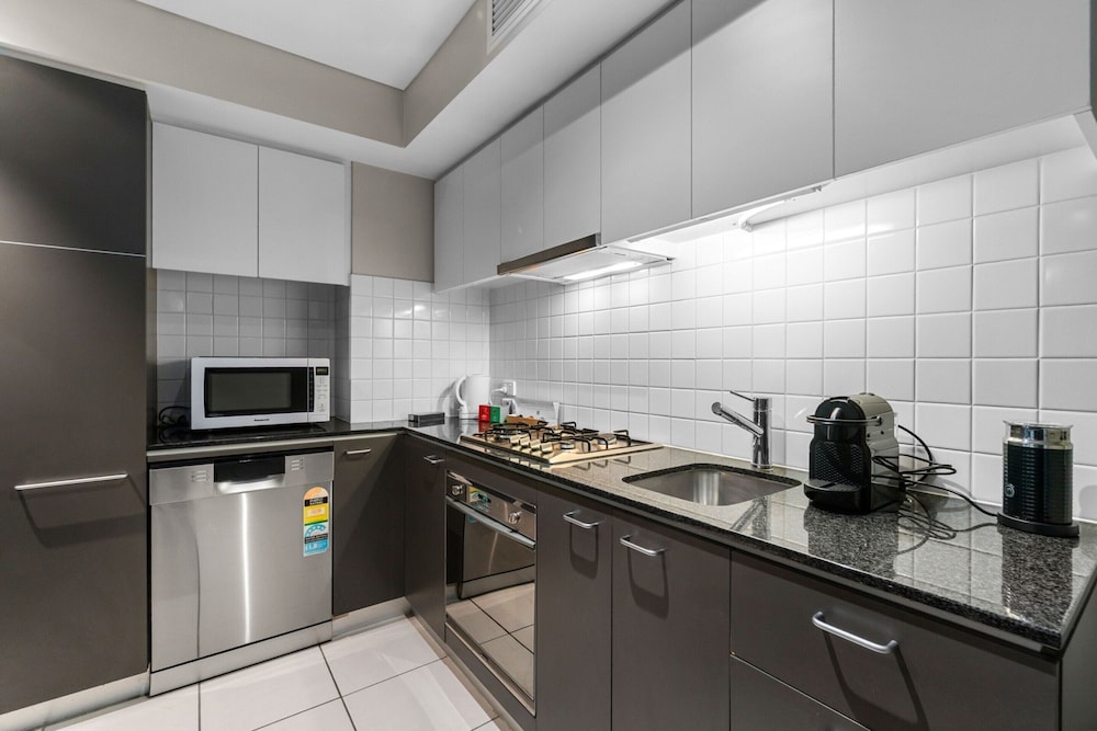 2-bed City Retreat With Gym and Pool Access