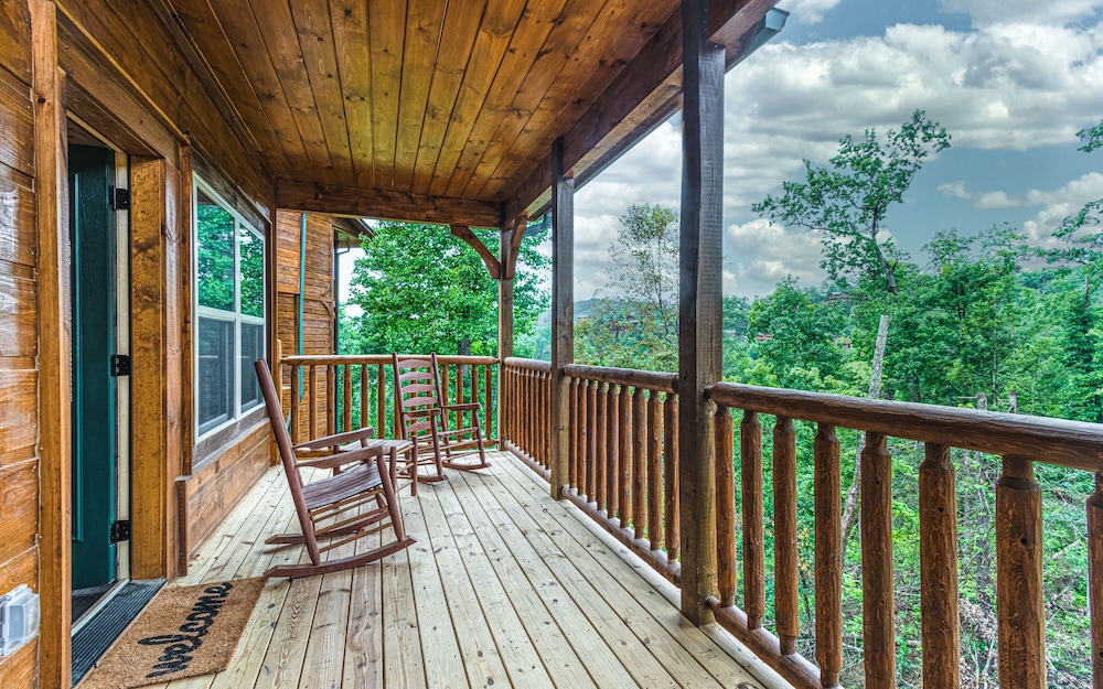 Serene Mountain Retreat 3BR Haven in Gatlinburg