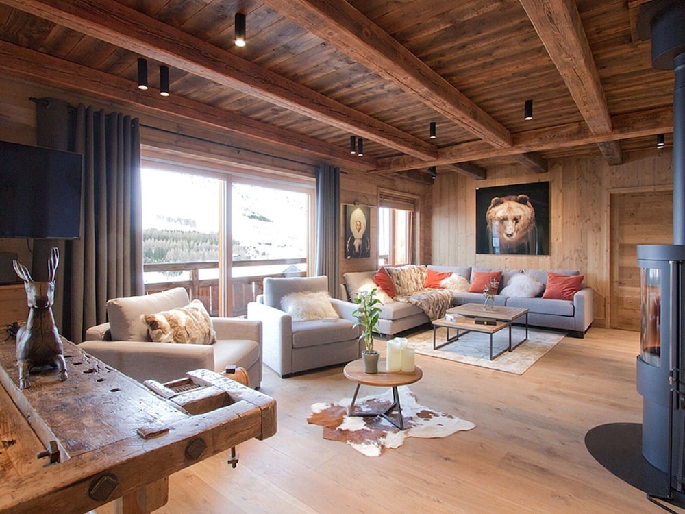 Chalet in Les Deux Alpes With Heated Pool