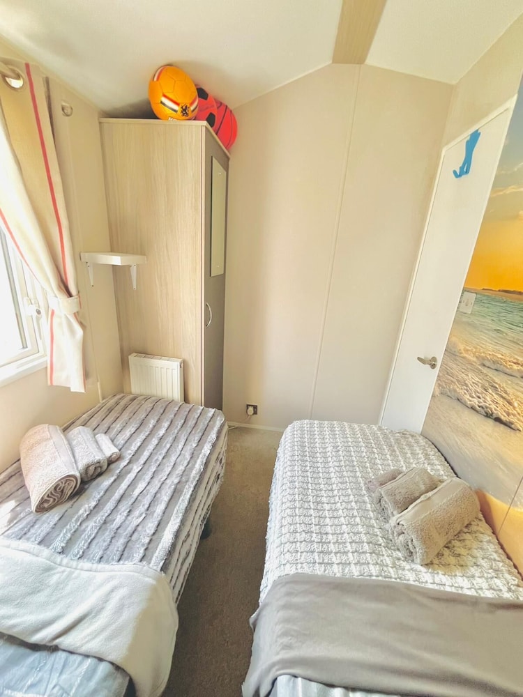 Cozy Newquay Lodge With Private Hot Tub,