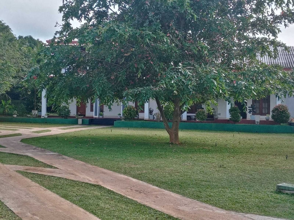 Kumbuk Sewana Villa