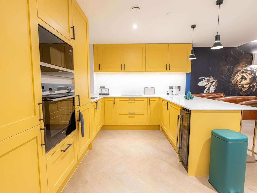 Three Bedroom Near Brick Lane by Belvilla
