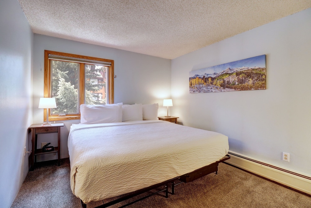 Excellent Views From This Mountain Side Condo - PG107 by Redawning view 2