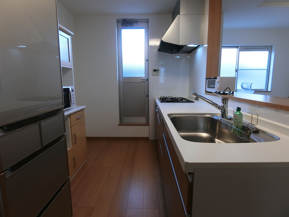 eRapos House Imamiya